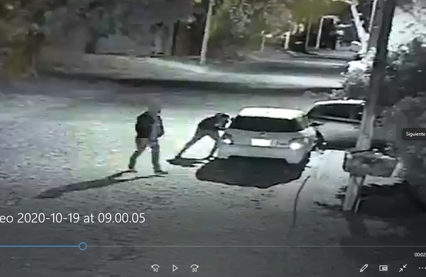Así robaron un auto en el barrio San Miguel (video) » San Lorenzo PY