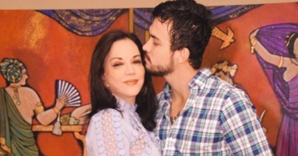 “Domingo de relax” para Zuni y su novio en el río Paraguay