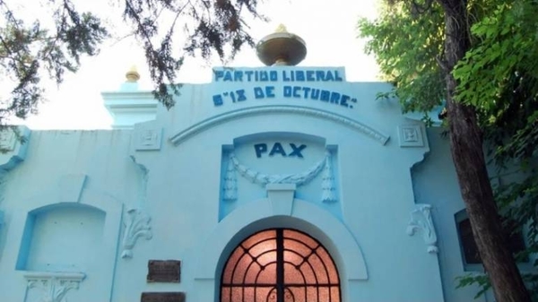 HOY / Roban de la Recoleta las urnas de expresidentes
