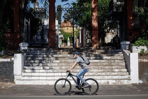 Robaron urnas de dos expresidentes y tiraron sus restos - Nacionales - ABC Color