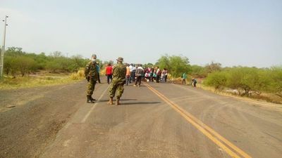 Nativos cierran Transchaco en Río Verde y generan larga fila de conductores varados - Nacionales - ABC Color