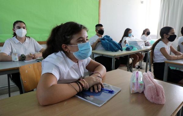 Salud analiza vuelta a clases para alumnos de último año en noviembre - Noticiero Paraguay