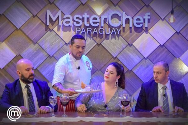 Telefuturo anuncia programa con ex jurado de MasterChef