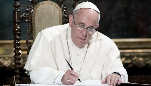 El Papa Francisco insta a pagar impuestos