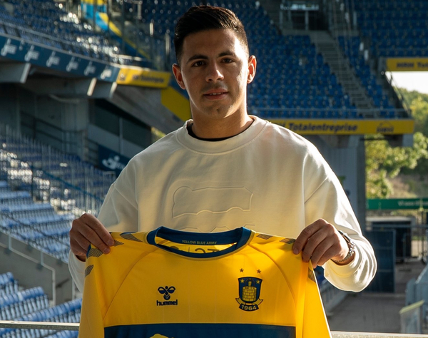 Blas Riveros ya posa con la casaca del Brondby IF