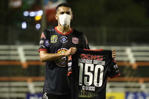 ¡El hombre récord! Sasá alcanza los 150 goles en el futbol paraguayo · Radio Monumental 1080 AM