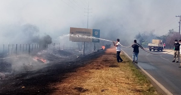 La Nación / Incendio se desata en pastizal de Ypané