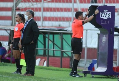 Primera fecha con excesivo protagonismo arbitral