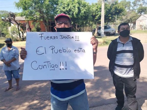 Pobladores de Troche protestan para impedir traslado del director del Centro de Salud - Nacionales - ABC Color