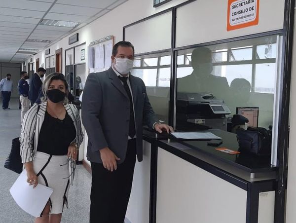 Abogado denuncia persecución ante supuesta suspensión arbitraria - Nacionales - ABC Color