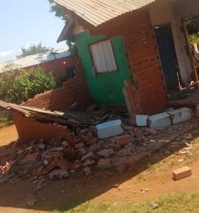 Derriban vivienda construida en vereda