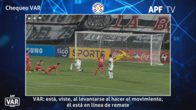 Olimpia-Nacional: el audio del VAR en las rojas, penal y offside
