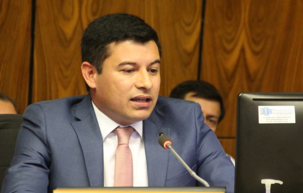 Oñemose Mario Vega tras el escándalo judicial y nombran a doñita mientras tanto