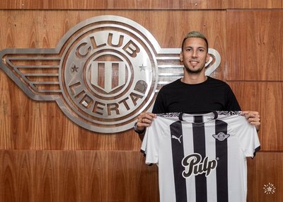 Vangioni dejó una promesa a los hinchas de Libertad