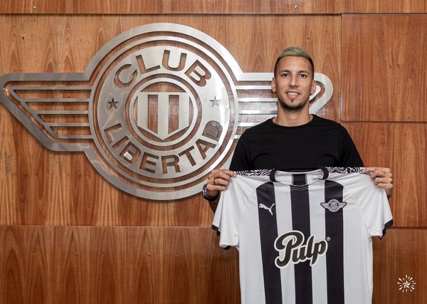 Vangioni dejó una promesa a los hinchas de Libertad