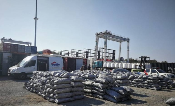 HOY / Cae importante cargamento de cocaína en puerto de Villeta: ocultaron droga entre bolsas de carbón