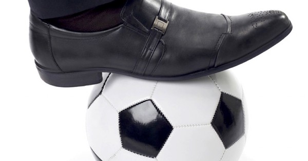 La Nación / Pisar la pelota