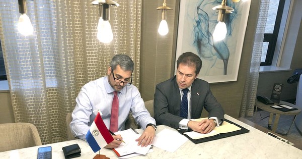 La Nación / Cambios de Abdo: Castiglioni dejará el Senado e irá al MIC