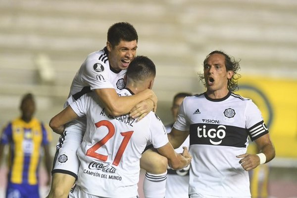 Olimpia sale a la caza del 'Delfín' y también le reza a todos los 'Santos'