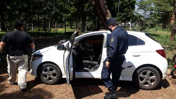 Banda criminal toma de rehén a joven y lo despoja de su auto, dinero y celular