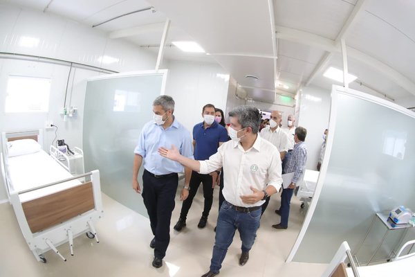 Mario Abdo inaugura nuevo pabellón de contingencia con 48 camas para pacientes Covid-19 - El Trueno
