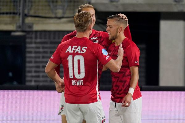 El Napoli-AZ Alkmaar, en duda por brote covid-19 - Fútbol - ABC Color