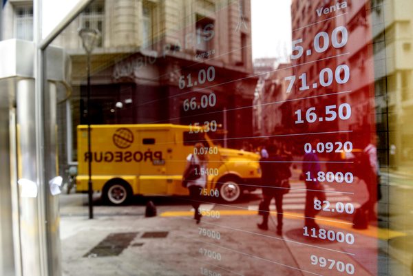 Argentina ensaya cambios en su regulación cambiaria ante escalada del dólar - MarketData