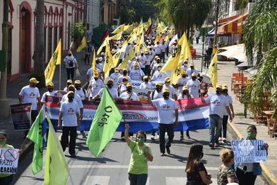 Docentes marchan para exigir mayor presupuesto en 2021 - Nacionales - ABC Color