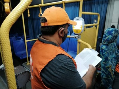 Denuncian que choferes apagan los validadores