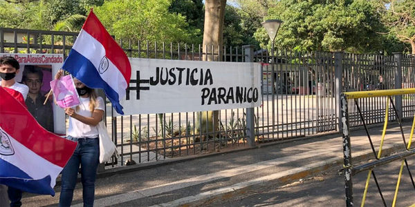 Familiares piden #JusticiaParaNico frente al Poder Judicial | OnLivePy