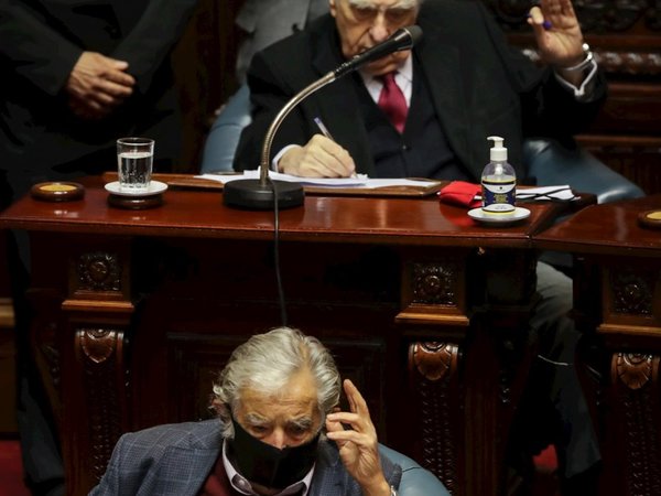 Mujica y Sanguinetti se despiden del Senado uruguayo