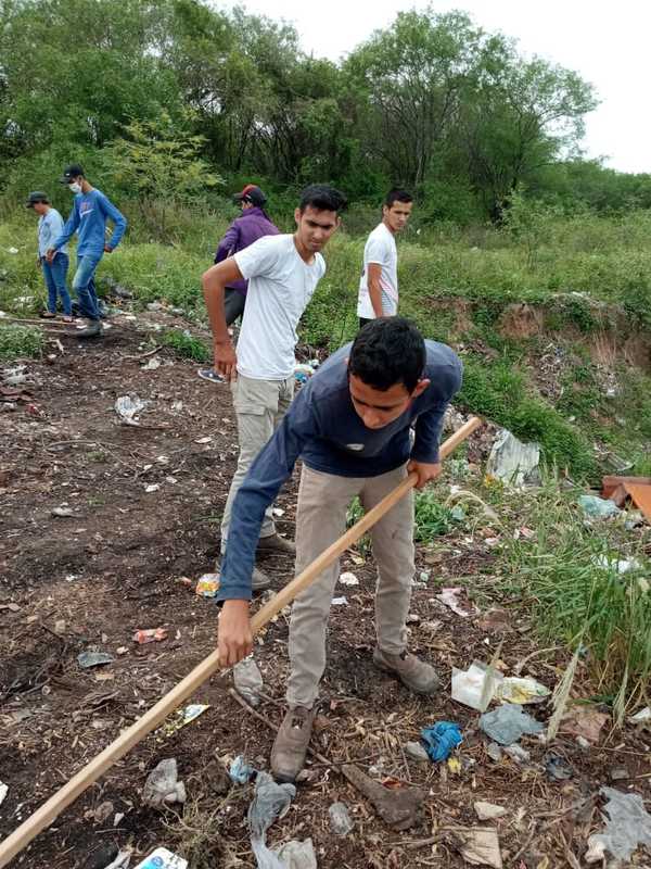 Alto Paraguay: Jóvenes dan lección de limpieza en Toro Pampa