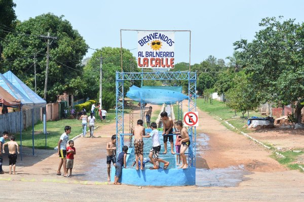 Crónica / Los peques no se quedarán sin su balneario “La Calle”