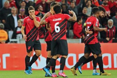 Peñarol-Paranaense por Libertadores en la mira por positivos - Fútbol - ABC Color