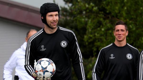 Petr Cech, incluido en la lista del Chelsea para jugar la Premier