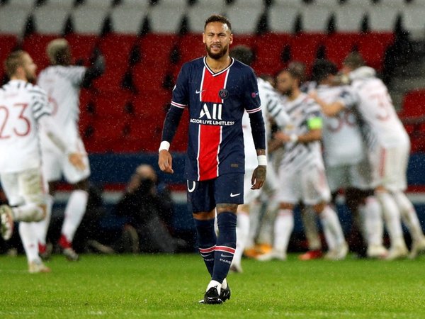 Manchester United baja de la nube al PSG