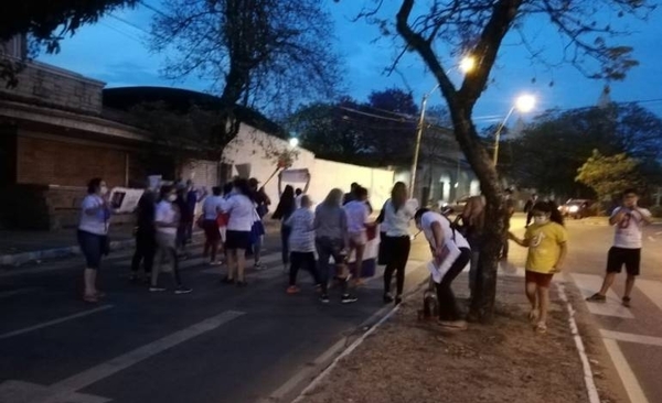 HOY / Familiares de víctimas de accidentes de tránsito se manifiestan exigiendo justicia