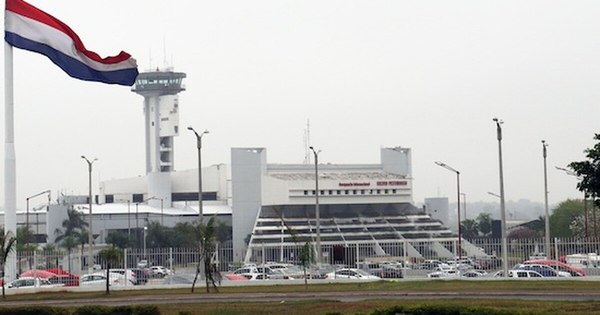 La Nación / Desde mañana el aeropuerto reabre sus pistas para los vuelos comerciales
