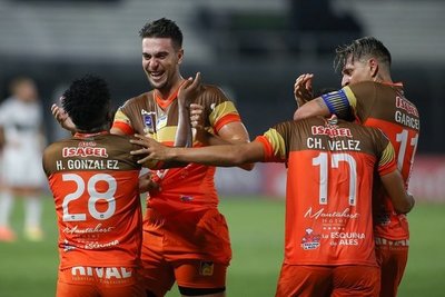 Delfín elimina a Olimpia | Noticias Paraguay
