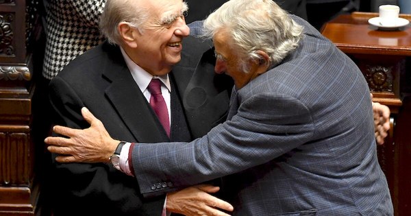 La Nación / Mujica y Sanguinetti se despidieron del Senado