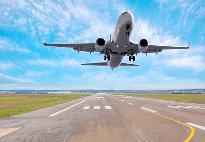 Aerolíneas se reactivan al 30%, con temor a rebrotes de COVID-19 y disconformes con exigencias para pasajeros - MarketData