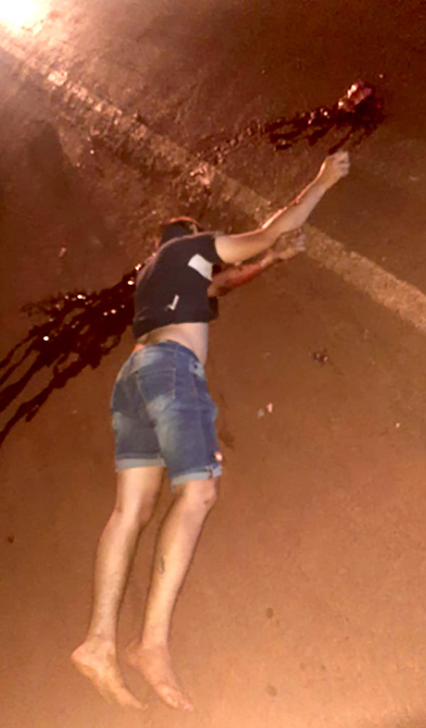 Joven motociclista muere atropellado por un automóvil