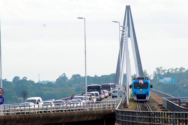 Encarnación organiza caravana reclamando reapertura de Puente San Roque