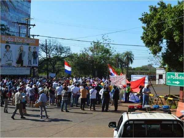 Comerciantes y paseros se movilizan por apertura de frontera con Argentina