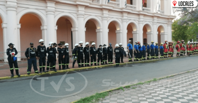 Bomberos se manifiestan en apoyo a proyecto de seguro social