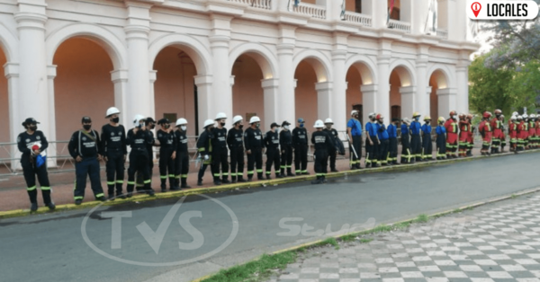 Bomberos se manifiestan en apoyo a proyecto de seguro social