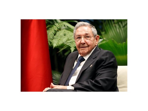 Raúl Castro felicita a Donald Trump