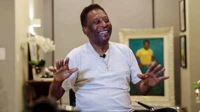 HOY / Pelé agradece a Dios por estar lúcido a las puertas de sus 80 años