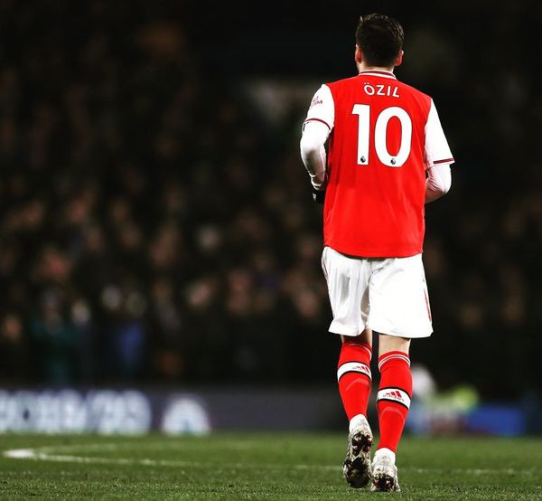 Özil acusa al Arsenal de “desleal” - Fútbol - ABC Color