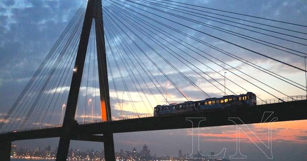 La Nación / Comerciantes de Encarnación se movilizan para exigir reapertura del puente
